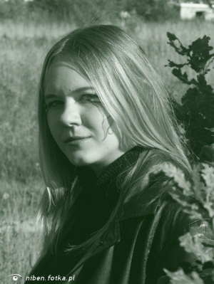 hair, smile, monochrome