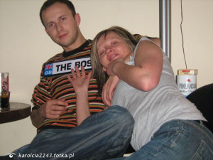 fun, jeans, smile, cool, sitting, muscle, dude