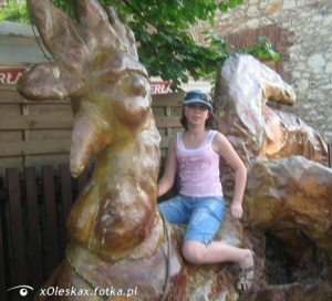 statue