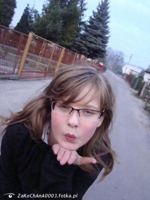 hair, hand, smile, glasses