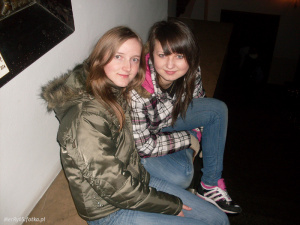 hair, skin, outerwear, fun, jeans, denim, smile, cool, sitting
