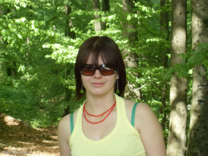 hair, smile, cool, glasses, necklace, sunglasses, goggles, forest, jungle