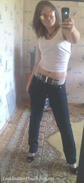 selfie, jeans, standing