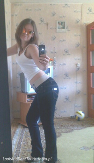 selfie, jeans