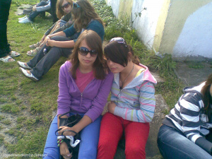 fun, jeans, cool, sitting, leisure, sunglasses, community