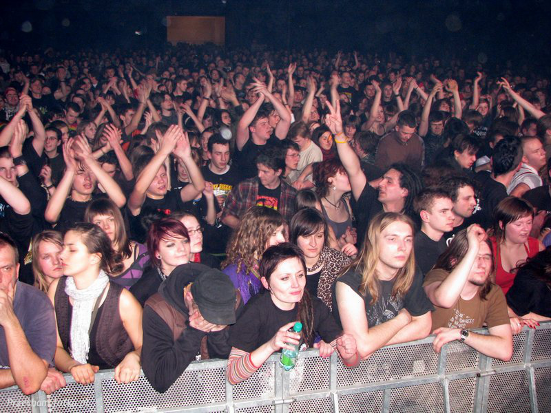 Na samym środku zdjęcia, ten pan w koszuli w kratkę, to ja ;d //Punky Reggae Live 2010 - Wrocław