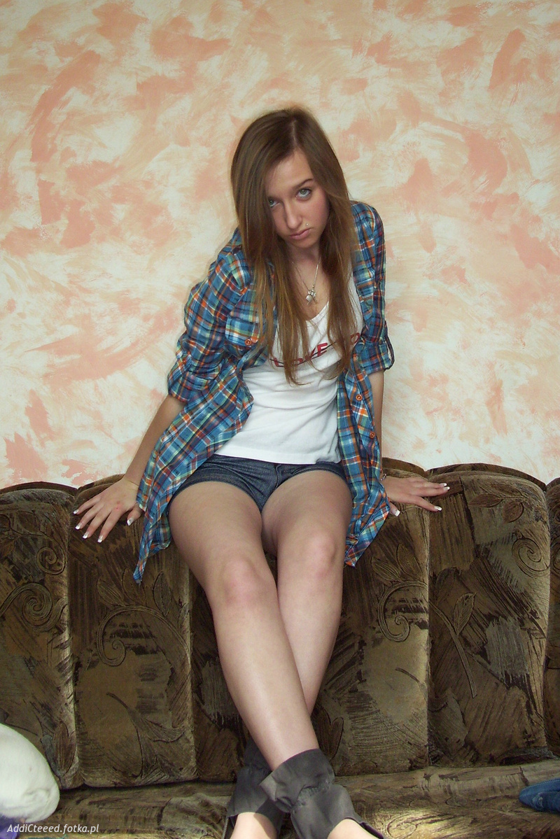 hair, sitting, model, shorts