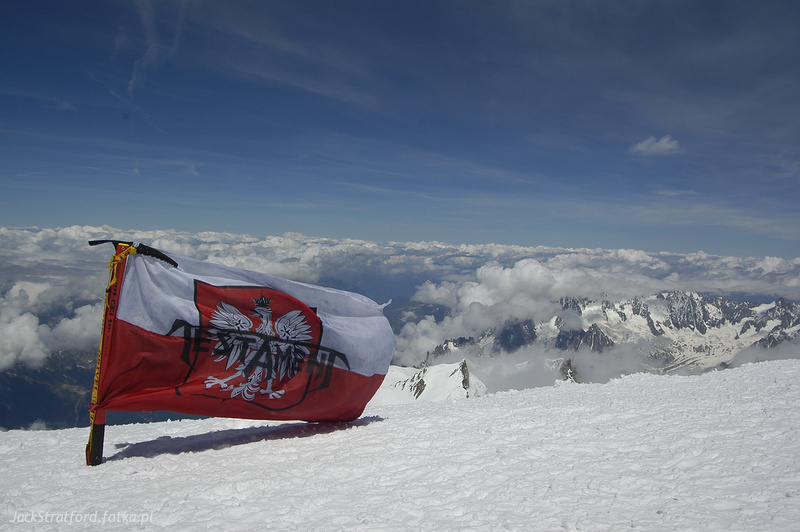 Flaga TestAmenT'u wniesiona przeze mnie na Mont Blanc w czerwcu 2009. Ta sama flaga reprezentowała nas na koncercie w Dublinie i Londynie jak również na koncercie Transatlantic'u w Manchesterze.