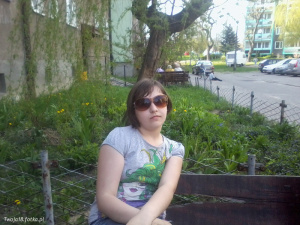 fun, jeans, smile, cool, glasses, sitting, leisure, vacation, sunglasses