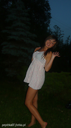 hand, fun, smile, dress
