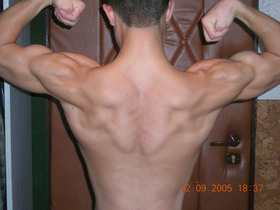 Moje poczatki: 15 lat, staz 2 lata, waga 63,5kg, biceps 34cm