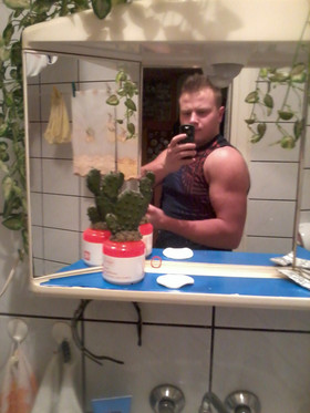 rocznik 94 waga 84kg staz 2 miesiace, powaznie zaczynam po swietach.