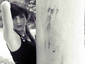monochrome, model