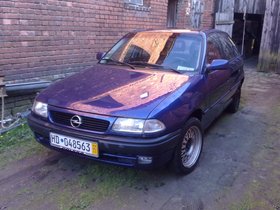 moja astra, swieżo sprowadzona P.S. fajnie by było jakby ktos sie podjął ją w vt zrobic