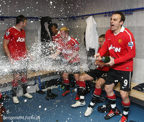Manchester United mistrzem Anglii 2010/2011!!! - MANCHESTER UNITED - OD KOŁYSKI AŻ PO GRÓB - zdjęcie 21
