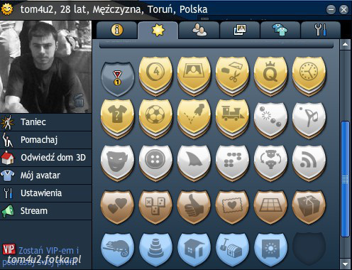 23(9-8-6) Poproszę luksusowy pokój z dinozaurami, lwa Sama oraz złoto ;)