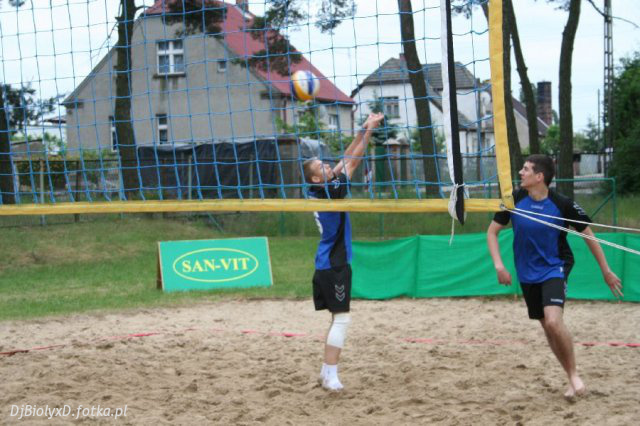Wystawa przez plecy - plażówka