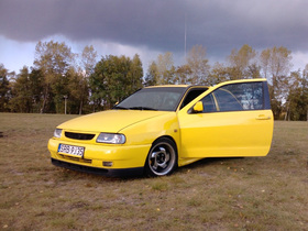 sprzedam alufelgi widoczne na zdjęciu wraz z oponami:) są to ATS 15" 7J ET28 4x100 z oponami 195/45 letnie CENA 700zł.