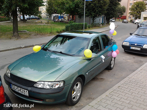 Vectra B Sorki ze tylko jedna focia ale na tym kompie nie mam wiecej ;) . Pytania kierujcie na gg 10409908 :D