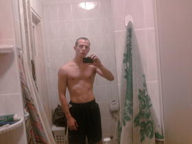 Cel: masa | 172cm 64kg | w komentarzach oczekuje porad jak rowniez ostrej motywujacej krytyki :)) i dodam ze cwicze w domu hantle sztanga drazek