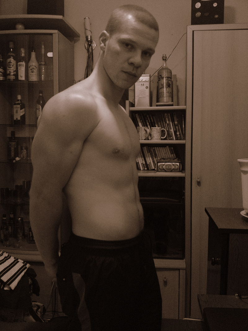 92 r 178 cm 81 kg, staż siłowy 1,5 r ( z przerwami) [ na sucho ]