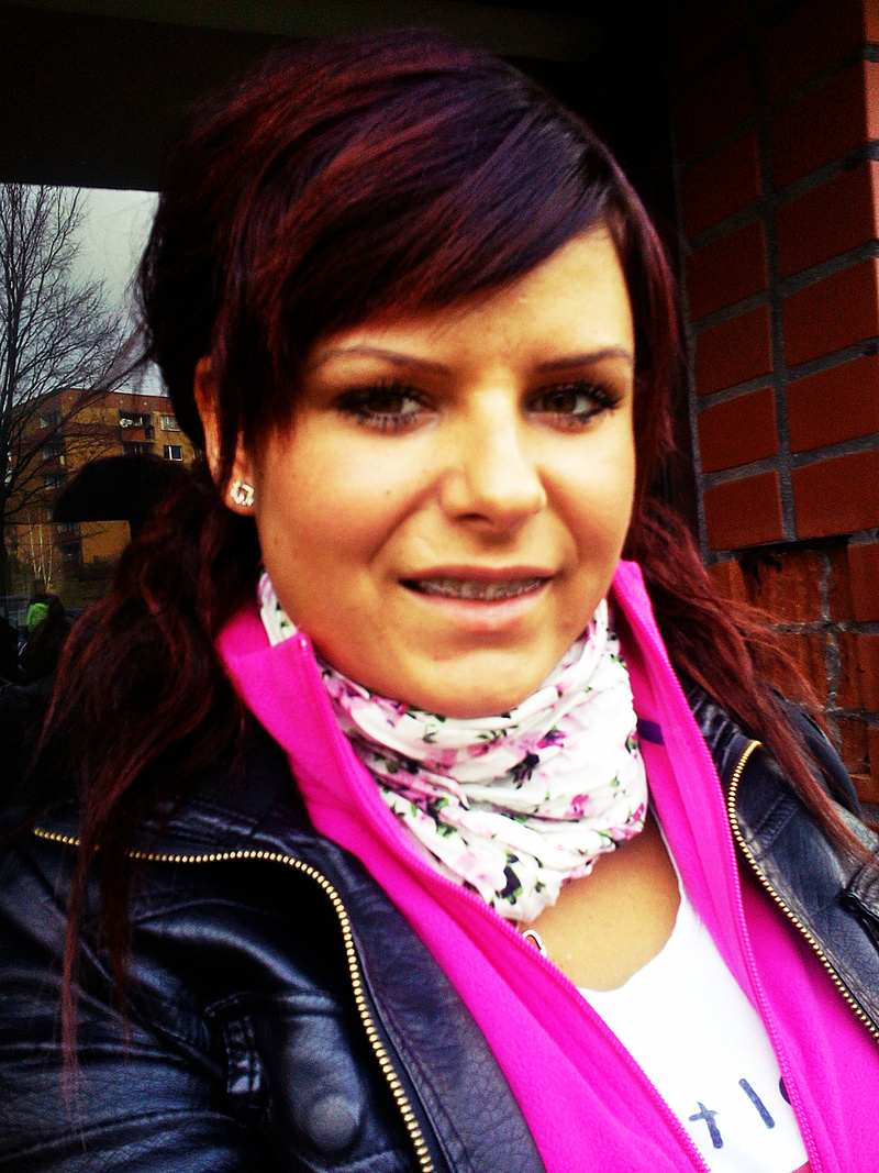 hair, jacket, fun, jeans, smile, cool, scarf