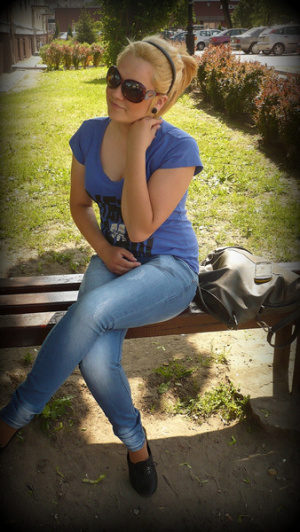 textile, fun, jeans, denim, cool, glasses, sitting, leisure, sunglasses
