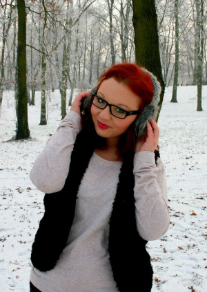 jacket, outerwear, textile, glasses, fur