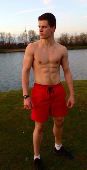 17 lat, 190 cm, 90 kg, moim celem nie jest duża masa, trenuję pod sztuki walki, jakie zdanie ? :)