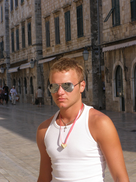 http://www.fotka.pl/profil/WejdzNaMnieDzis
