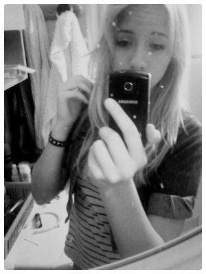 hand, selfie, room