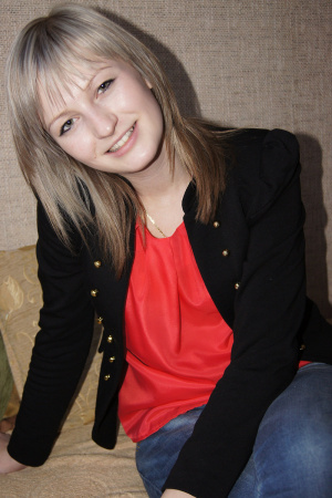 hair, jacket, outerwear, jeans, smile, cool, sitting