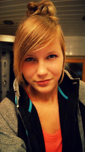 hair, outerwear, smile, bangs