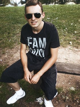 http://www.fotka.pl/profil/RebelOfUnderground