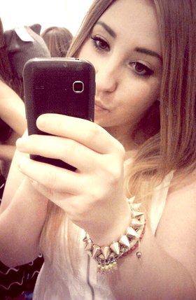 We li­ve, as we dream – alo­ne.
