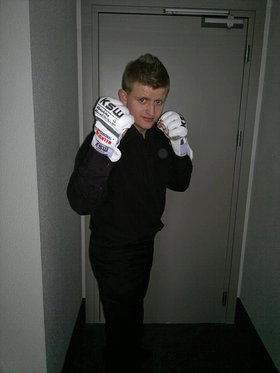 Najładniejsze zdjęcie użytkownika kkh1 - Warszawa 2012 (studio tvp)  przed oddaniem rekawic Owsiakowi na aukcje dla dzieci