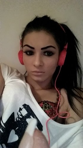 http://www.fotka.pl/profil/ChceBycTwojaKotka3