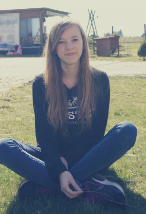 hair, fun, jeans, smile, cool, sitting, leisure, person