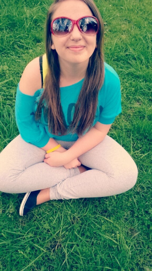 hair, fun, smile, cool, glasses, sitting, leisure, sunglasses