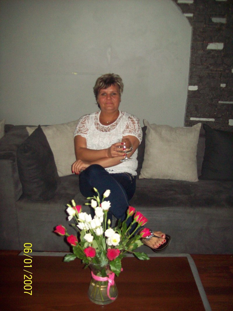 sitting, tableware, plant, flower, centrepiece