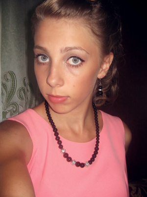 eyelash, hair, skin, necklace, ear