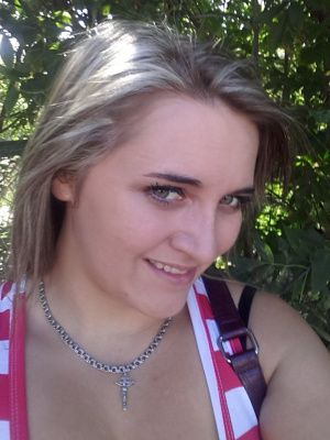 hair, smile, necklace