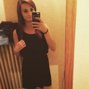 selfie, dress