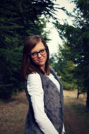 hair, outerwear, jeans, smile, cool, glasses