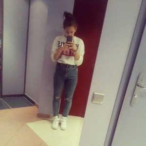 selfie, jeans, standing, room