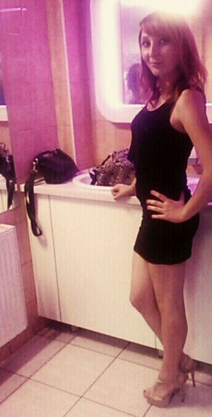 selfie, dress