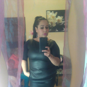 selfie, dress