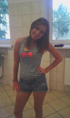 selfie, jeans, shorts