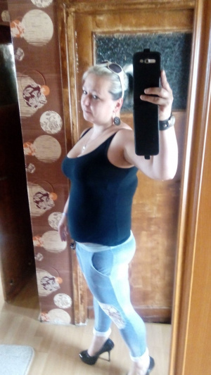 selfie, jeans, standing