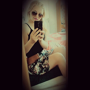 hand, selfie